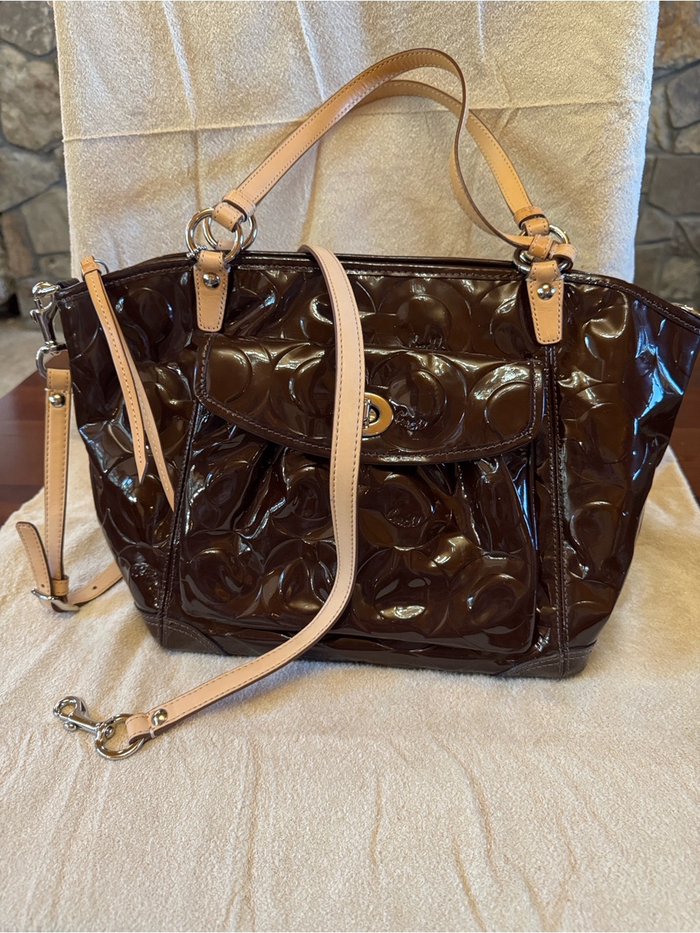 Coach 13178 - Chocolate Patent Embossed Signature Turnlock Tote (2007) - Picture 3 of 14
